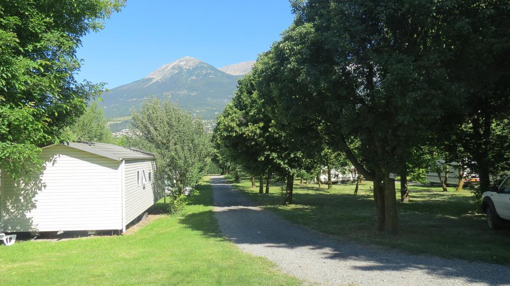 Camping La Tour Hotell Embrun Eksteriør bilde